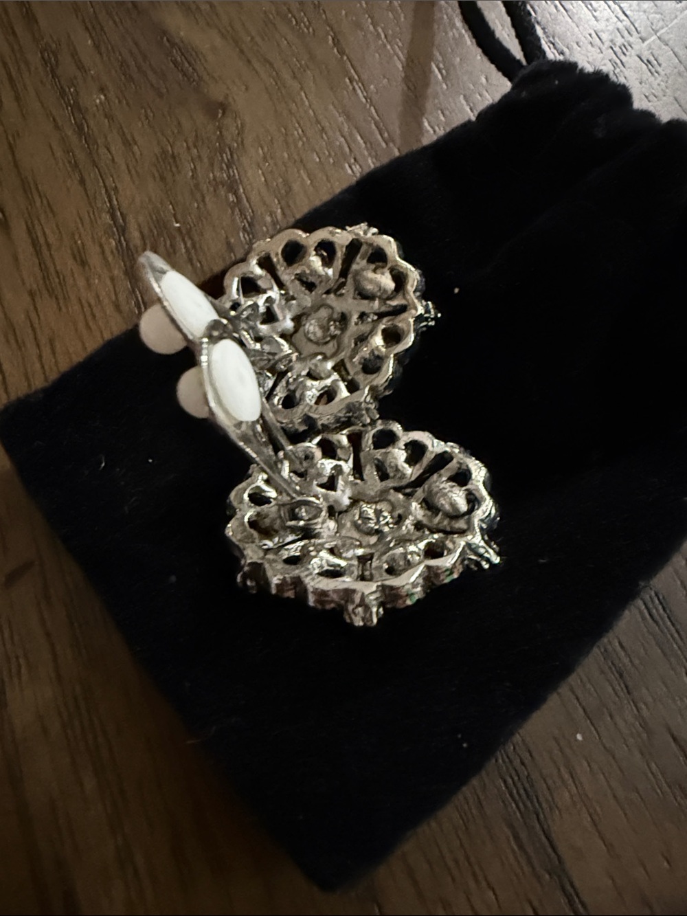 Vintage-Inspired Red Crystal Floral Clip-On Earrings - Picture 2 of 4